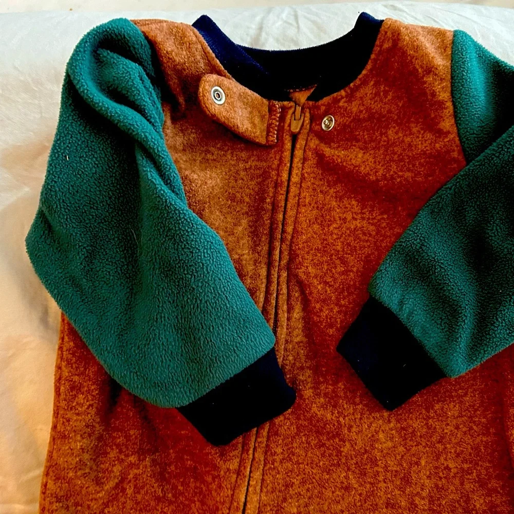 🇺🇸❄️👍GUC CARTER’S | 6m | Unisex Baby Warm Sleeper - Pyjama w Football 🏈 - Picture 2 of 11